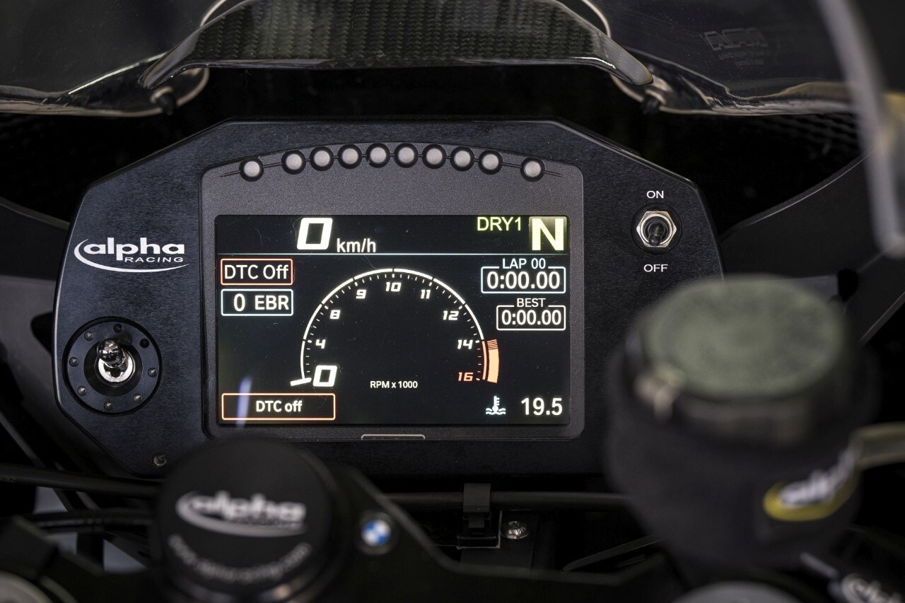 DueruoteTG #238 - Abbiamo guidato in pista la BMW che corre in SBK! 